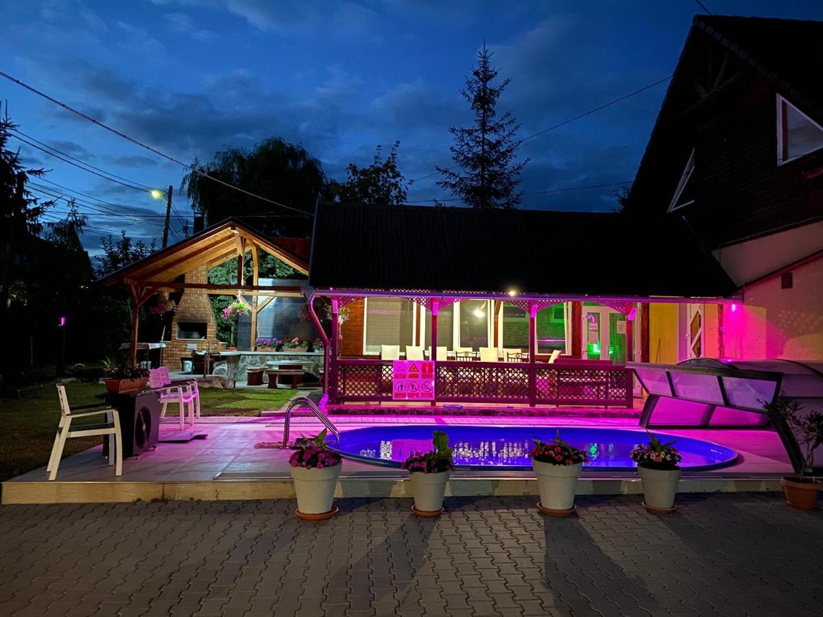 Готель Vila Eszter Совата Екстер'єр фото